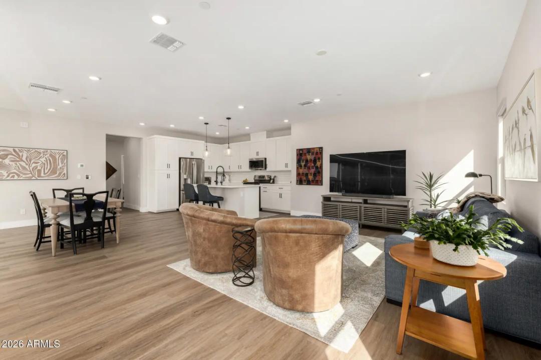 Real Estate Picture 3