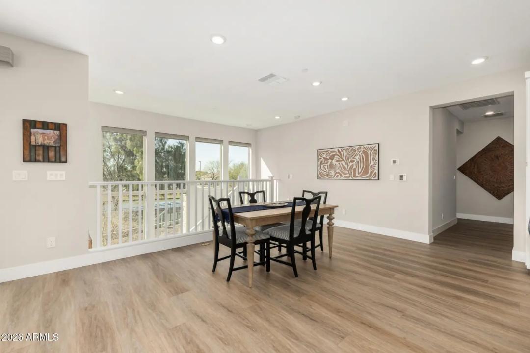 Real Estate Picture 4