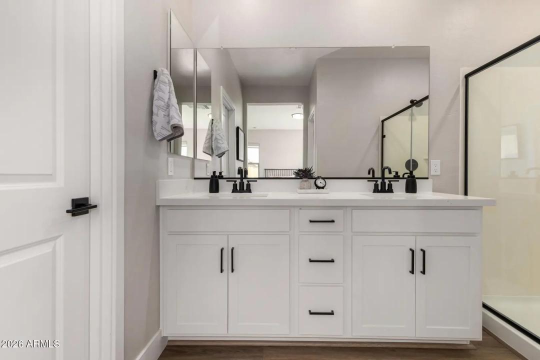 Real Estate Picture 22