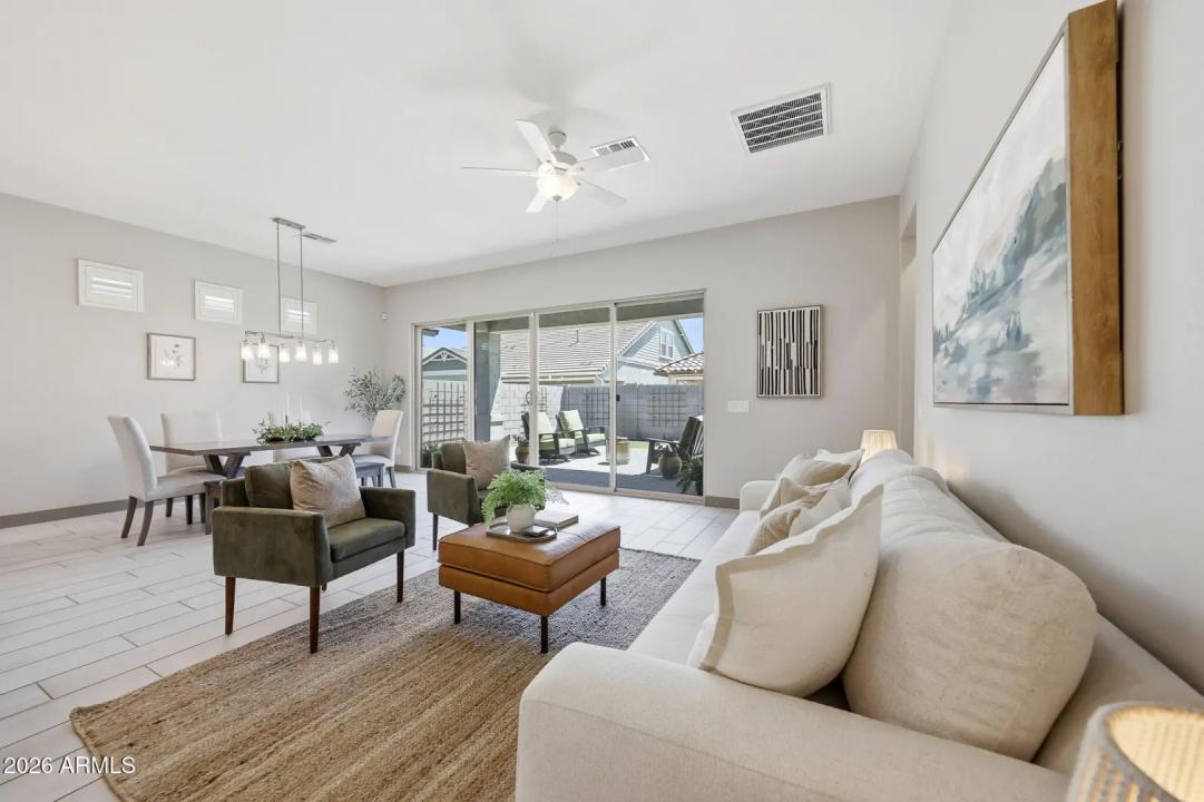 Real Estate Picture 4