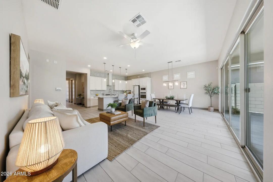 Real Estate Picture 7