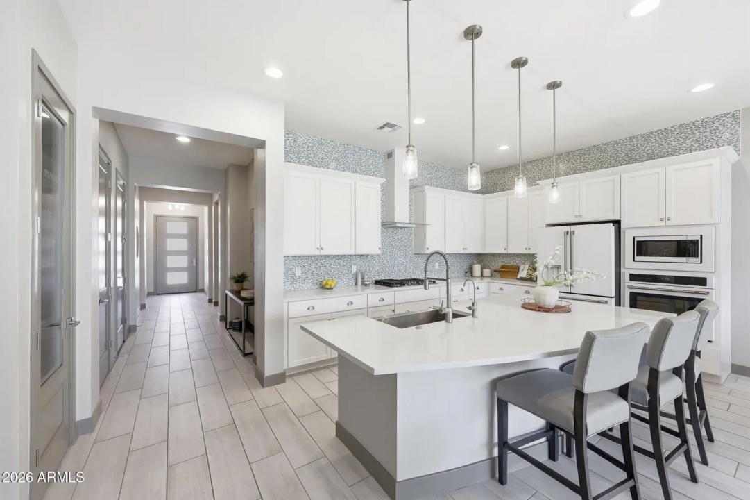 Real Estate Picture 9