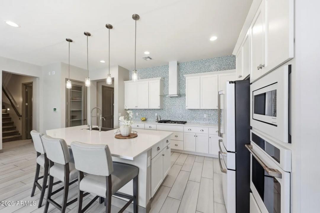 Real Estate Picture 10