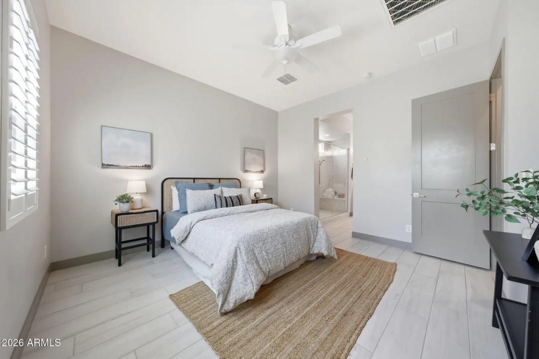 Real Estate Picture 14