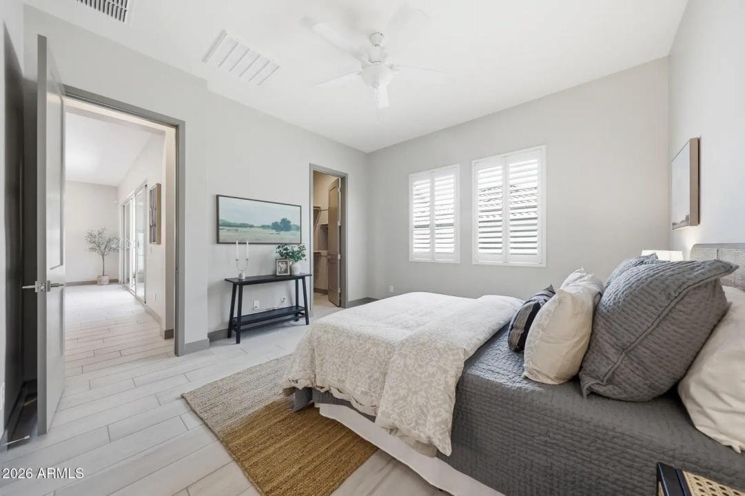 Real Estate Picture 16