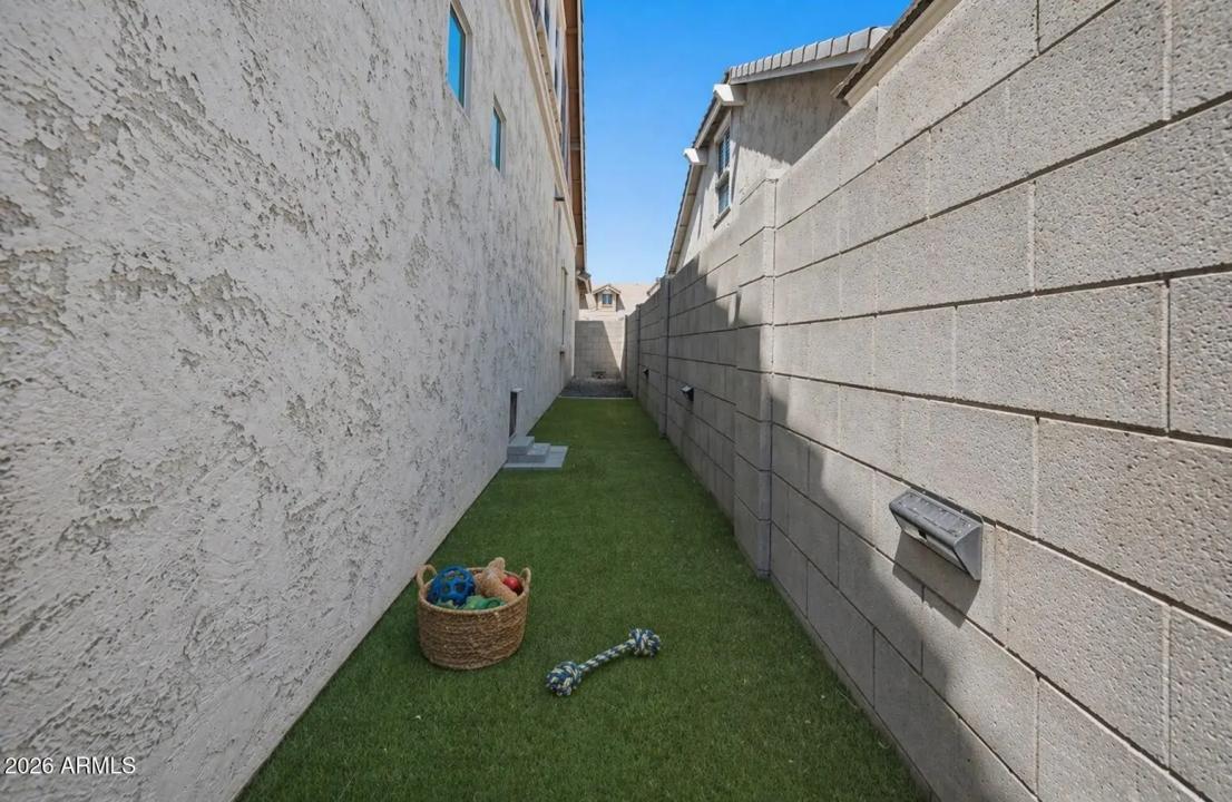 Real Estate Picture 38