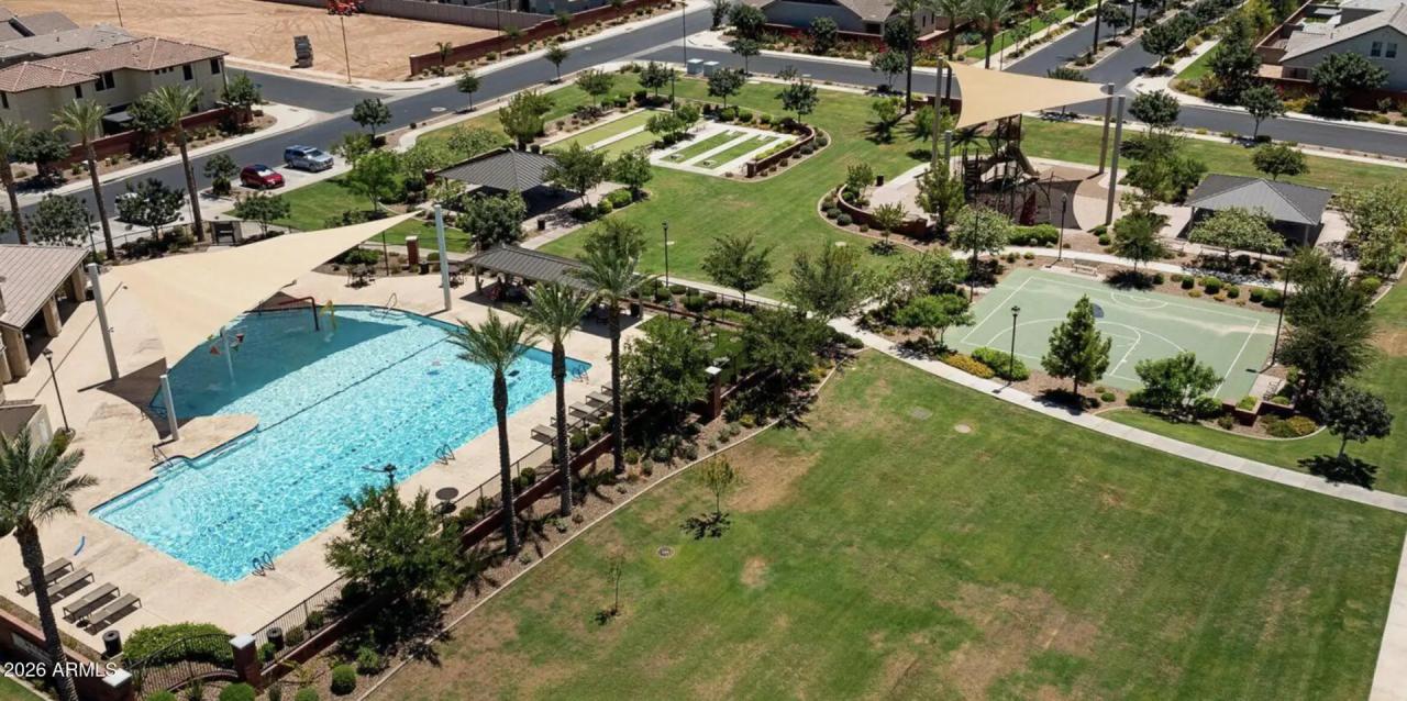 Real Estate Picture 43