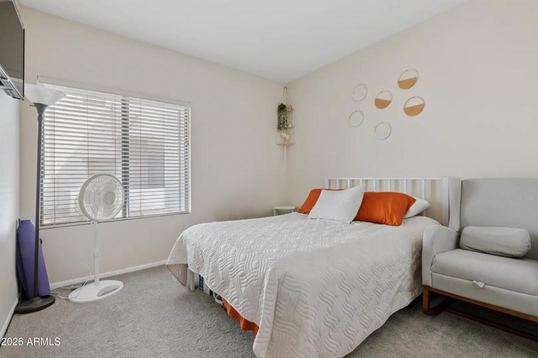 Real Estate Picture 14