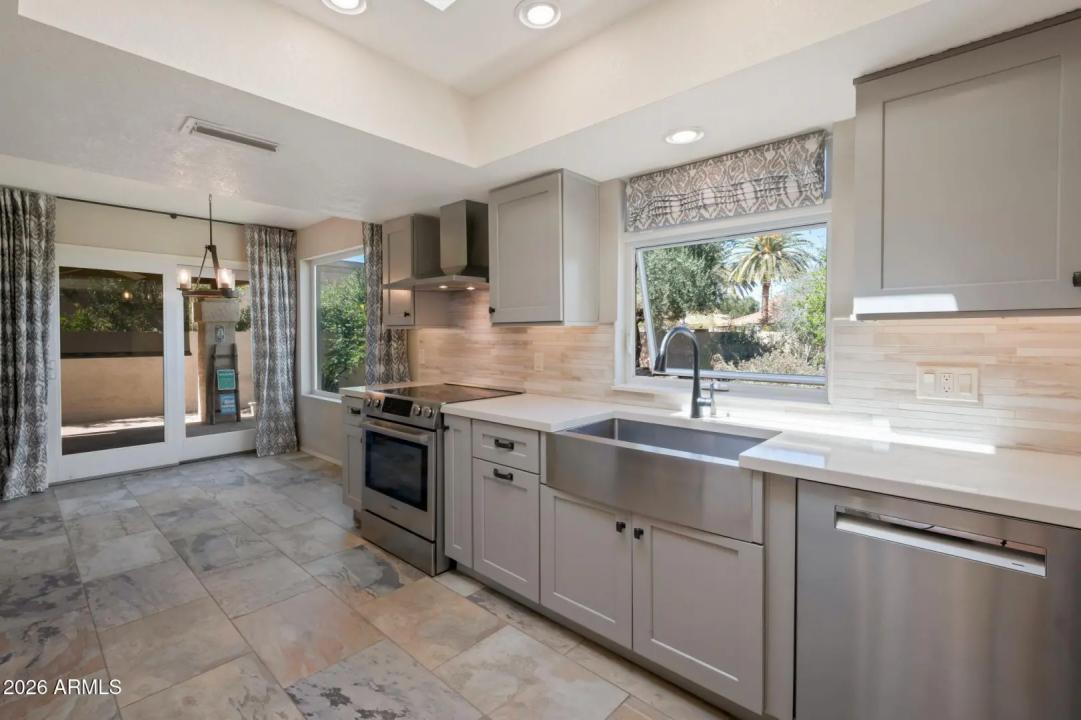 Real Estate Picture 9