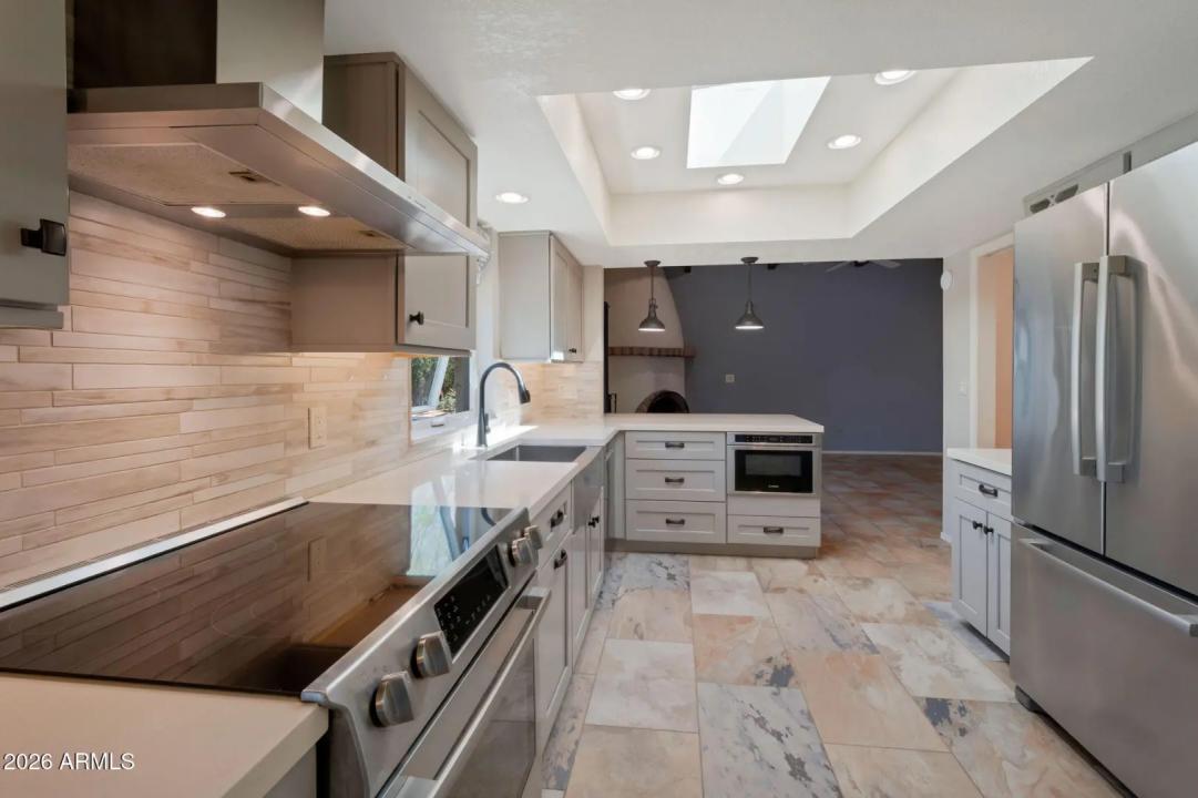 Real Estate Picture 10