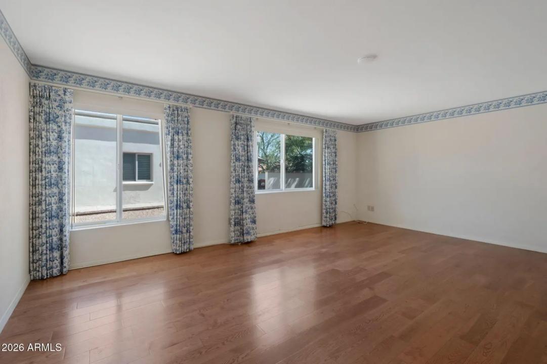 Real Estate Picture 14