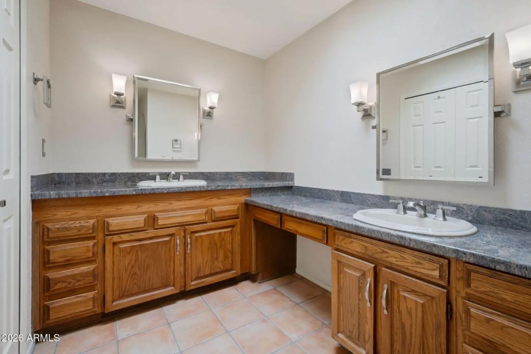 Real Estate Picture 16