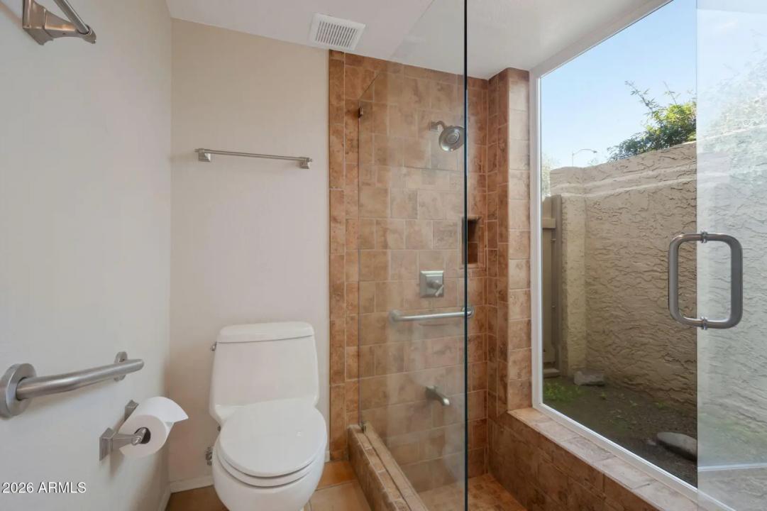 Real Estate Picture 17