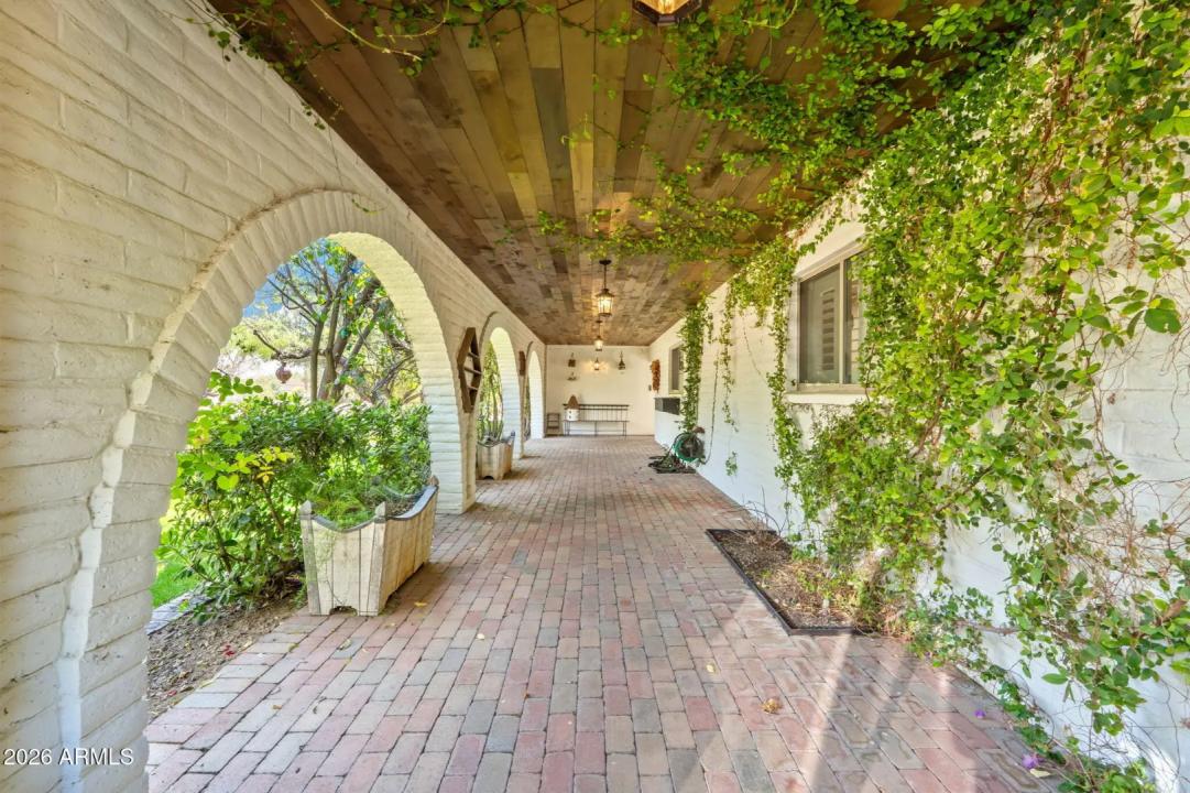 Real Estate Picture 6