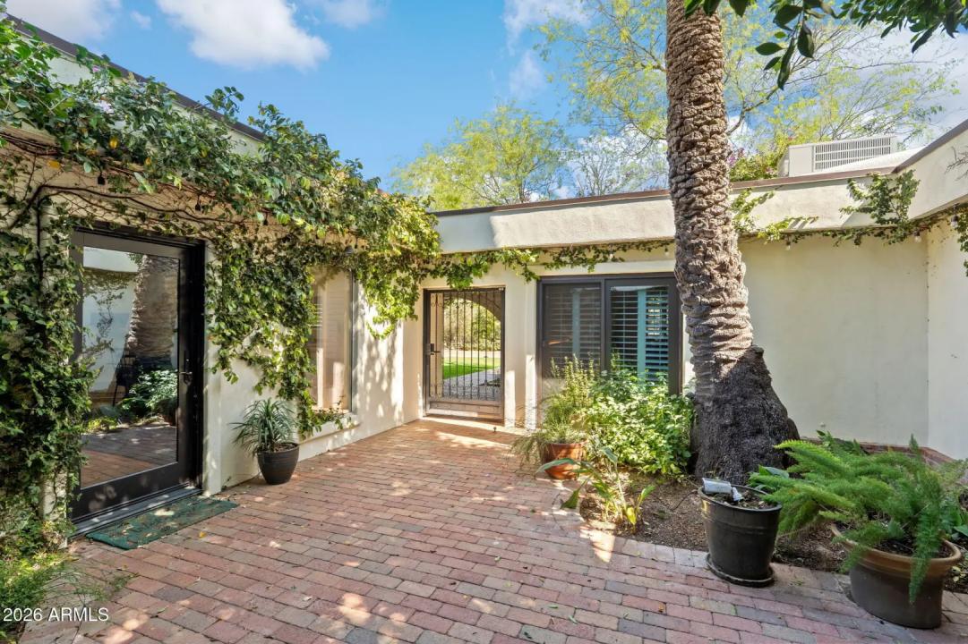 Real Estate Picture 8