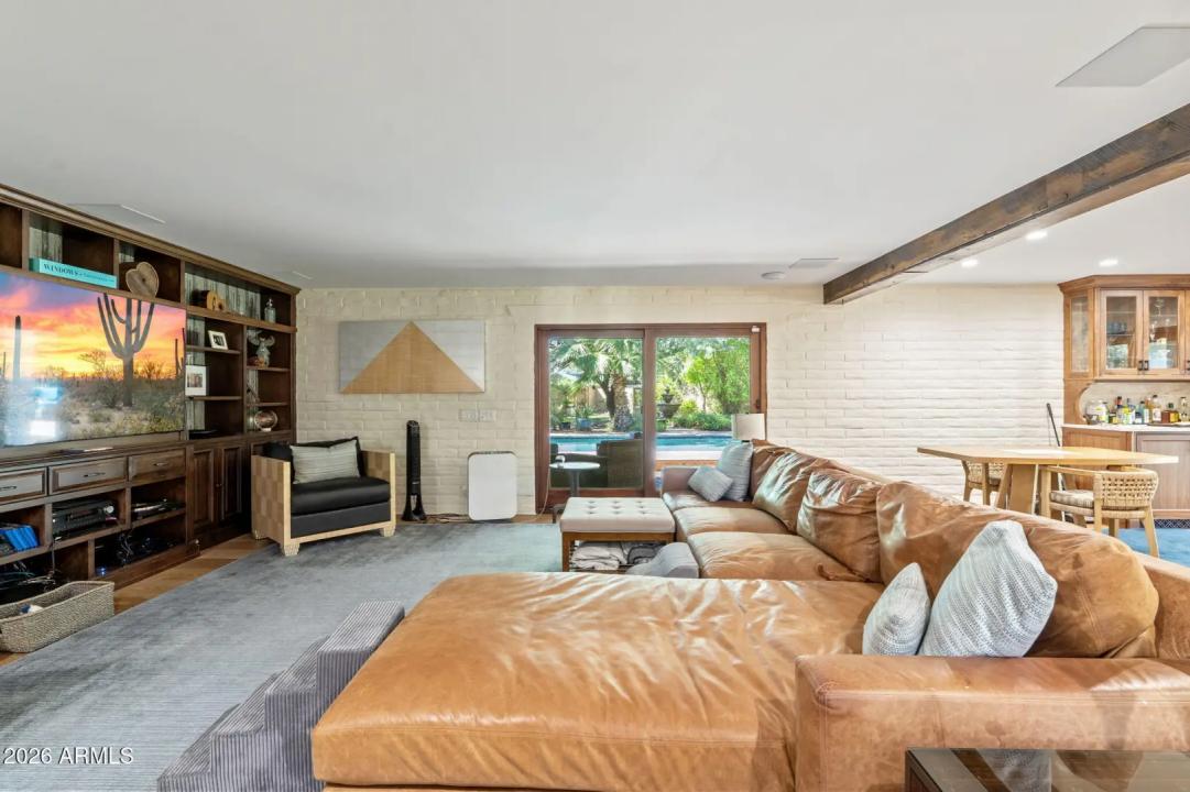 Real Estate Picture 11