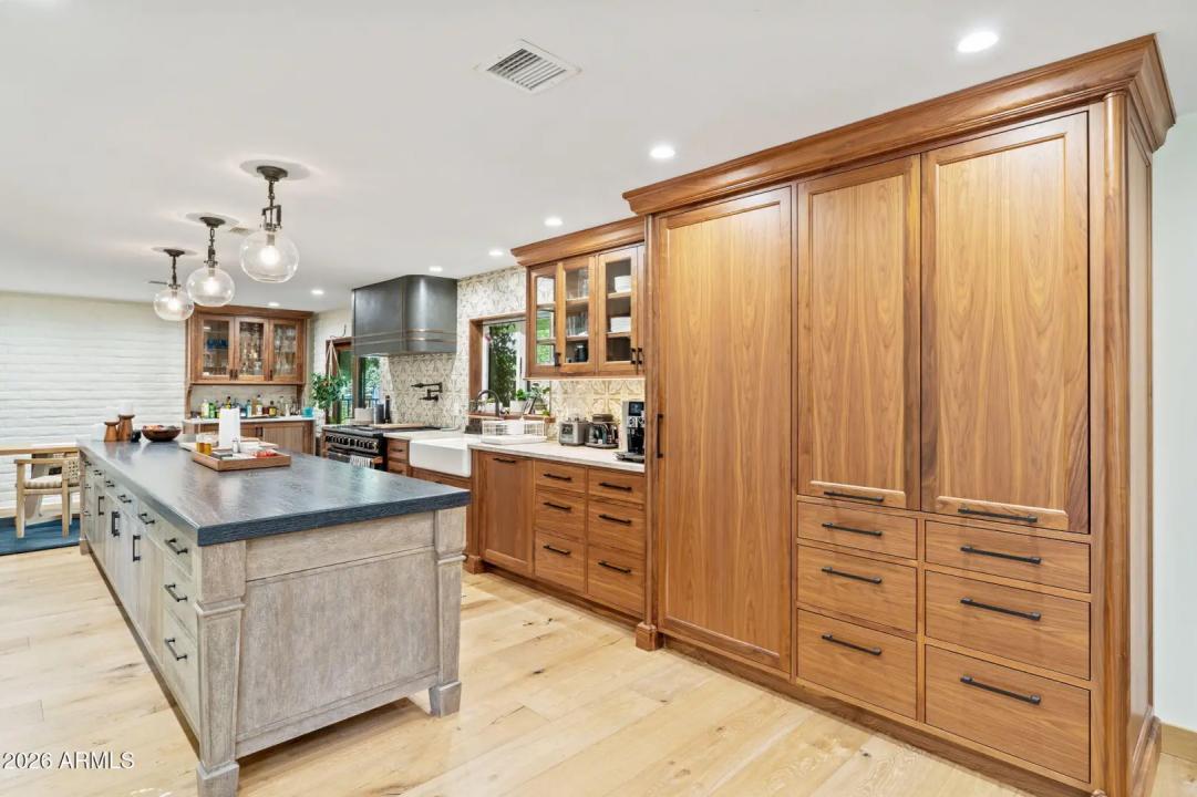 Real Estate Picture 15