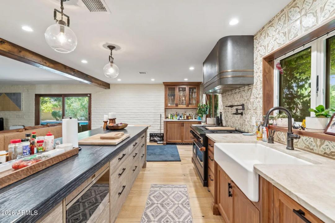 Real Estate Picture 17