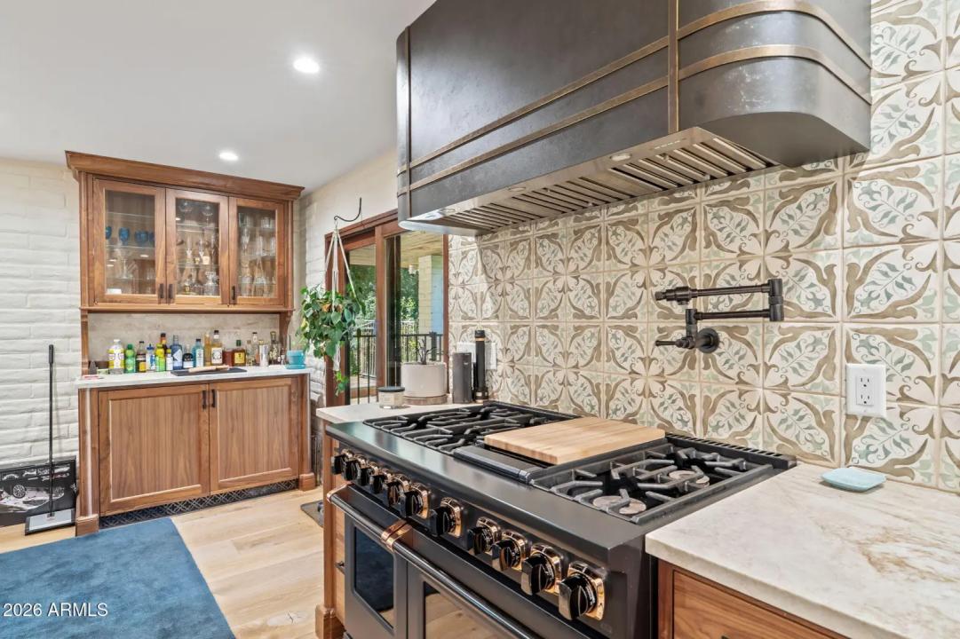 Real Estate Picture 18