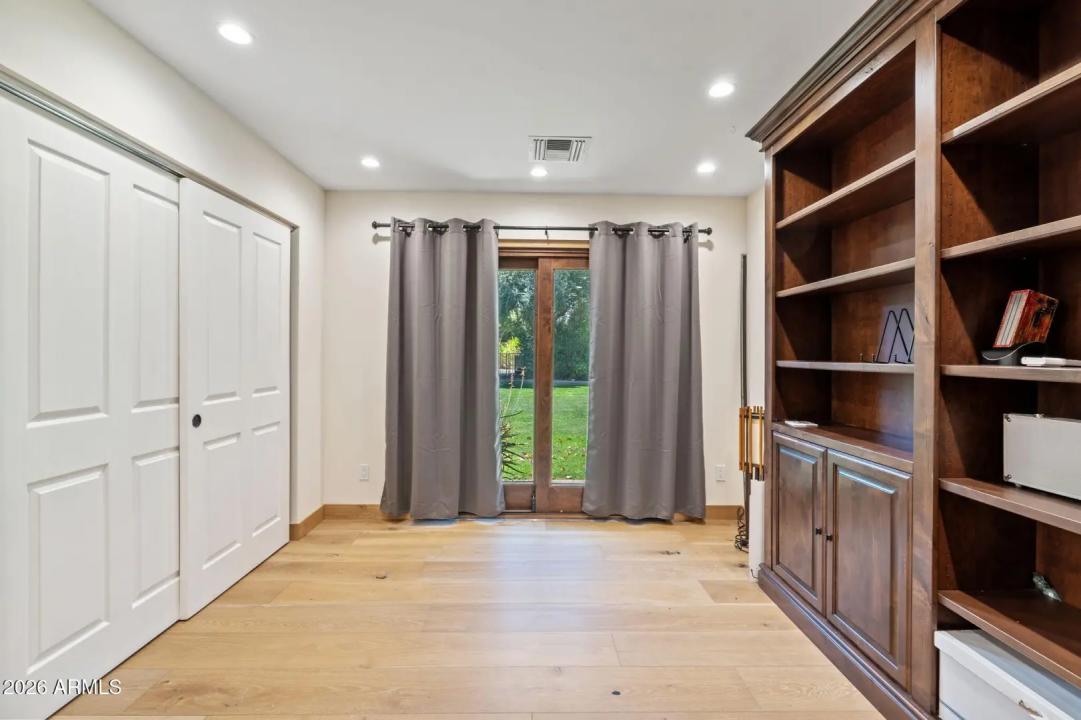 Real Estate Picture 24