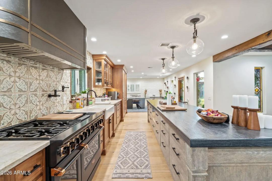 Real Estate Picture 17