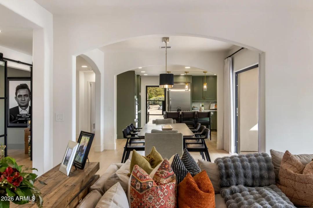 Real Estate Picture 9