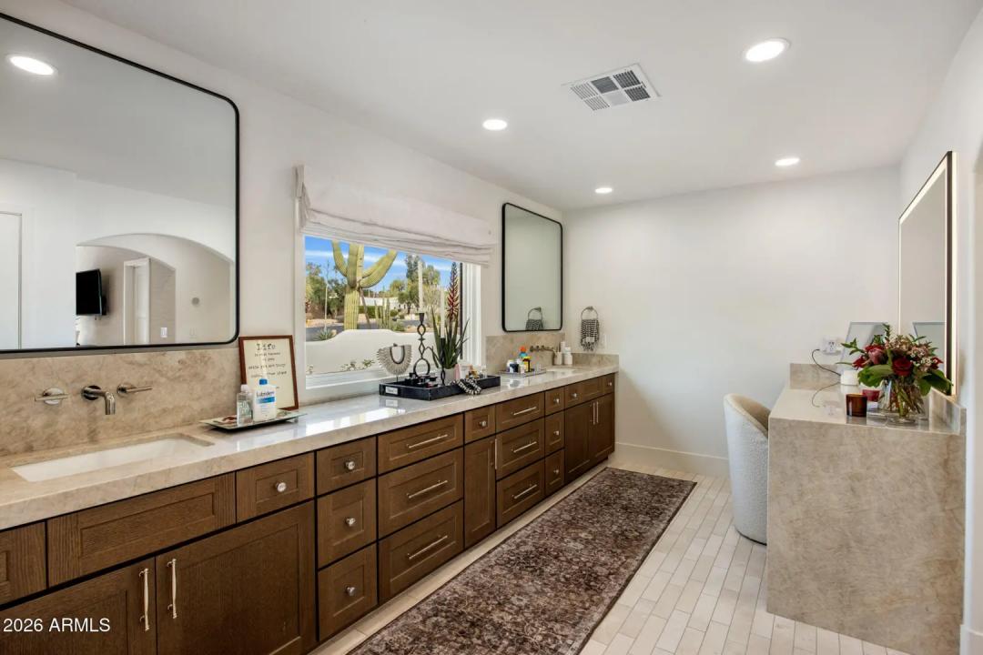 Real Estate Picture 18