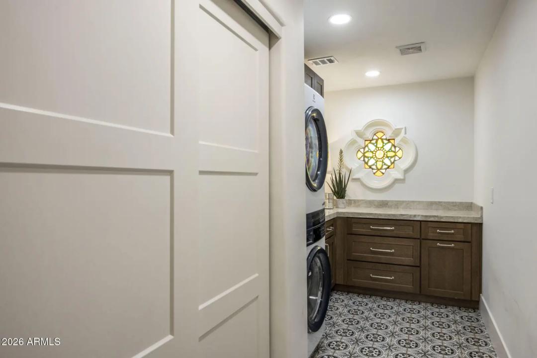 Real Estate Picture 25