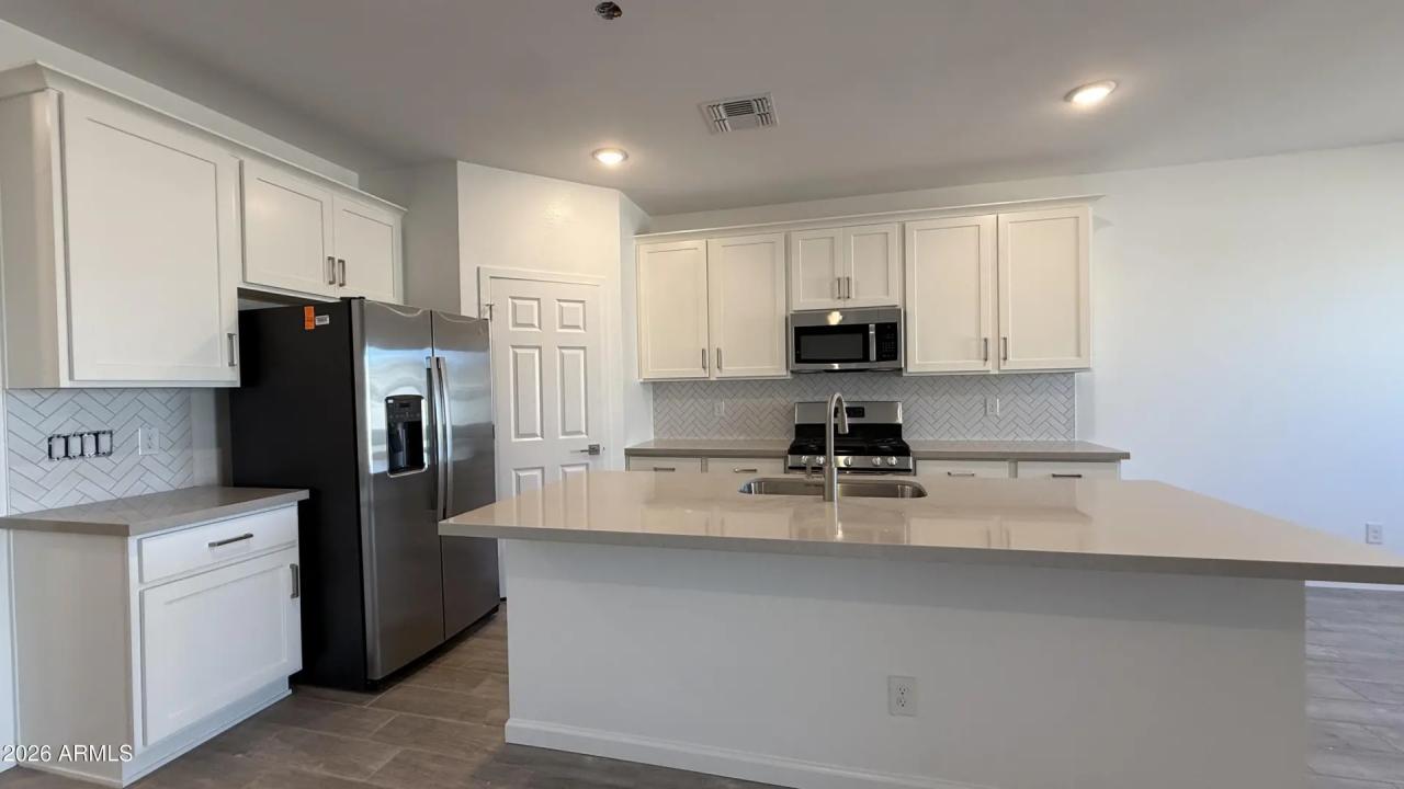 Real Estate Picture 10