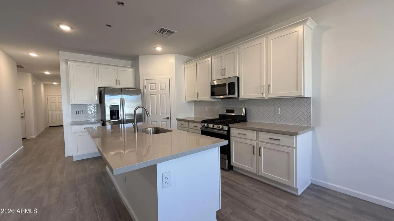 Real Estate Picture 11