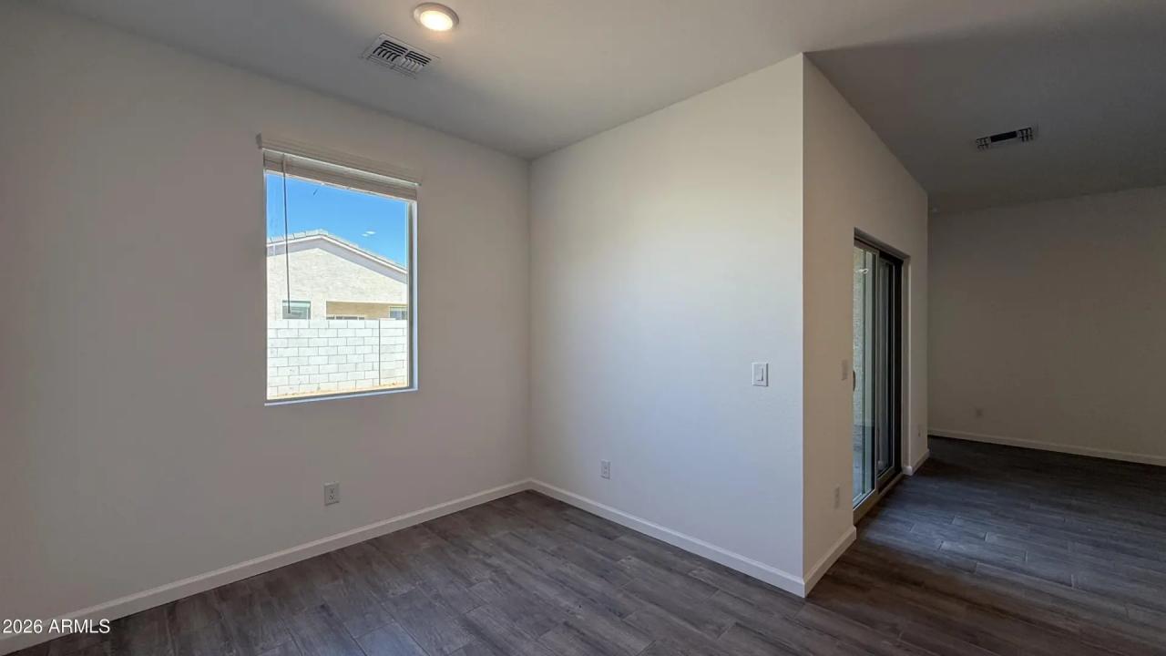 Real Estate Picture 12