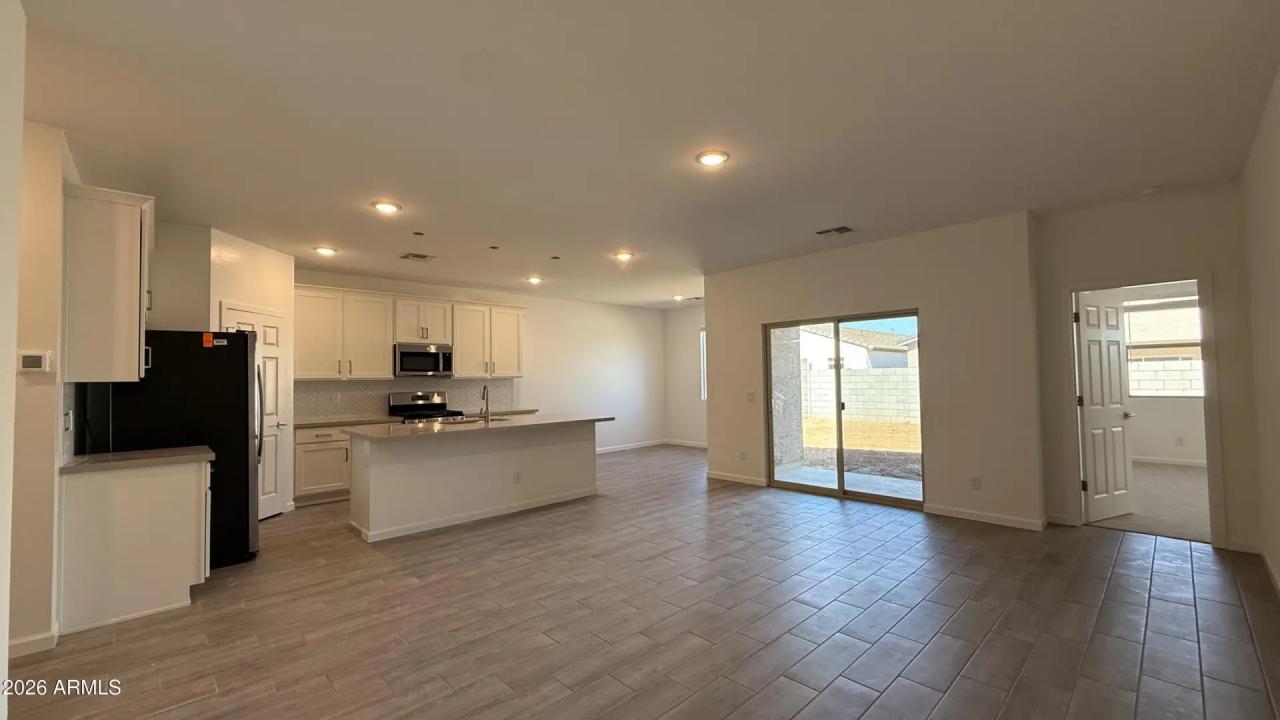 Real Estate Picture 14