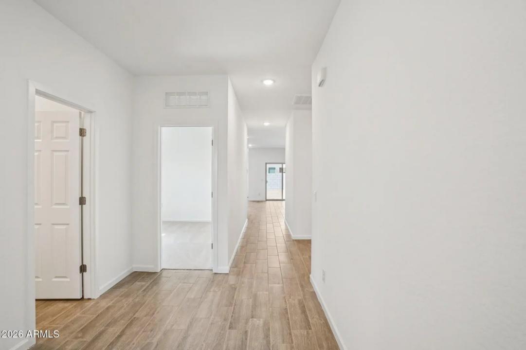 Real Estate Picture 5