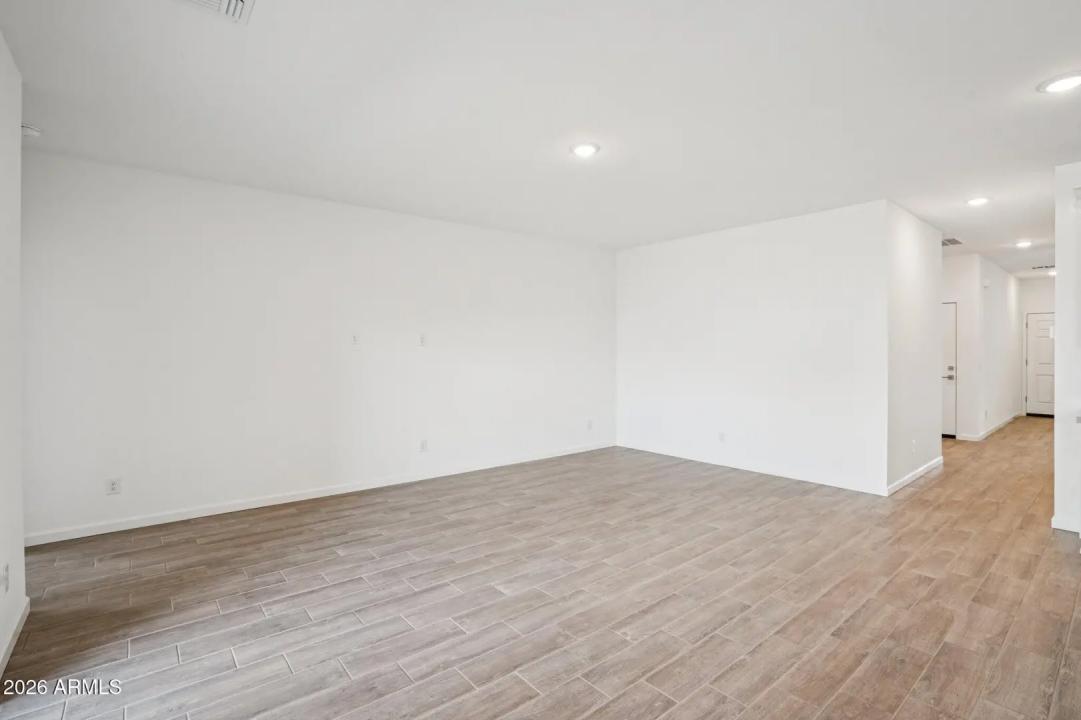 Real Estate Picture 7