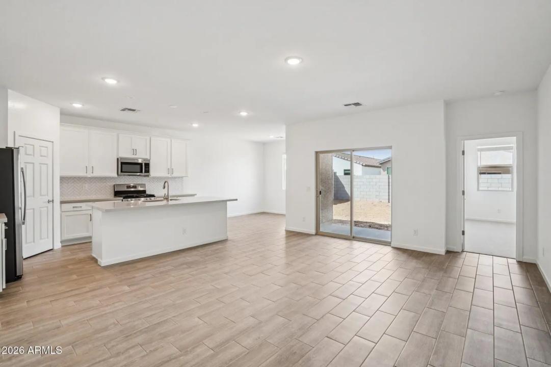 Real Estate Picture 8