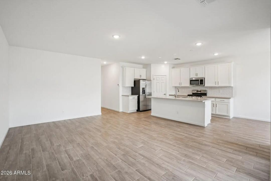 Real Estate Picture 9