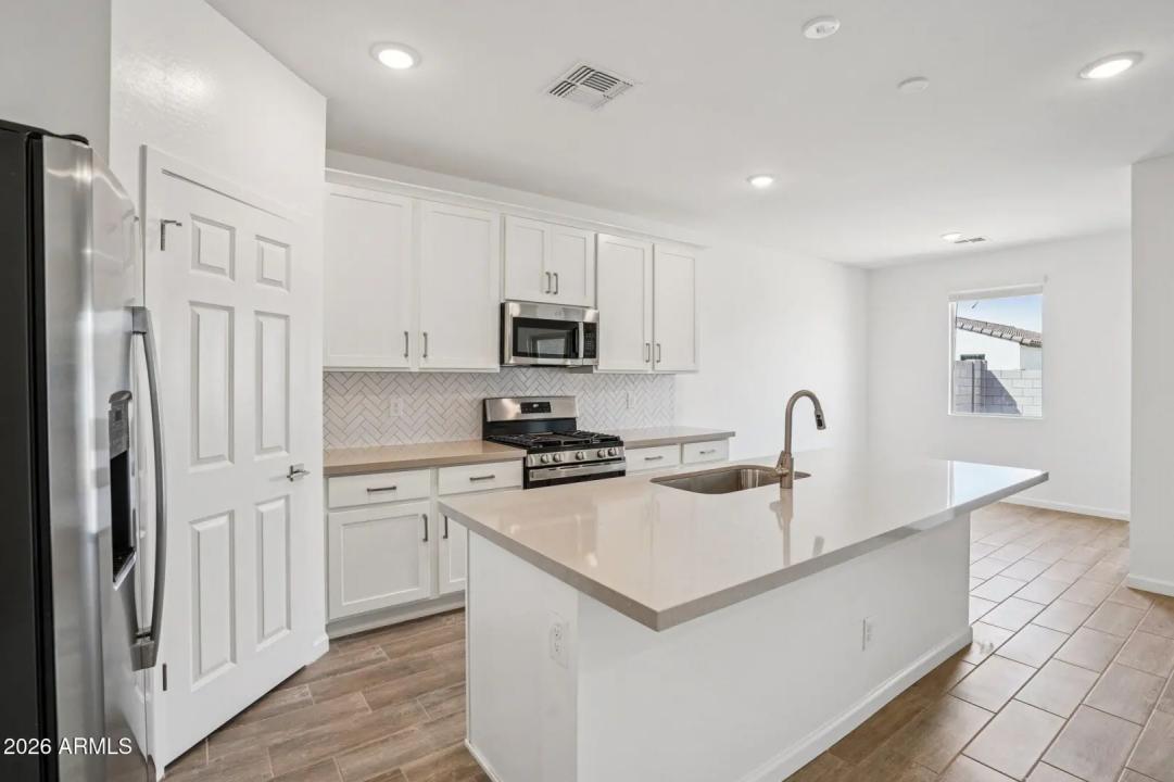 Real Estate Picture 10