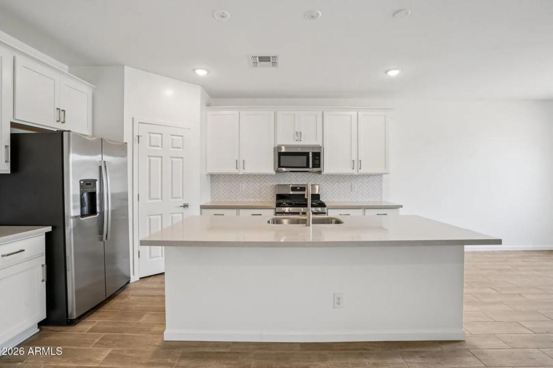 Real Estate Picture 11