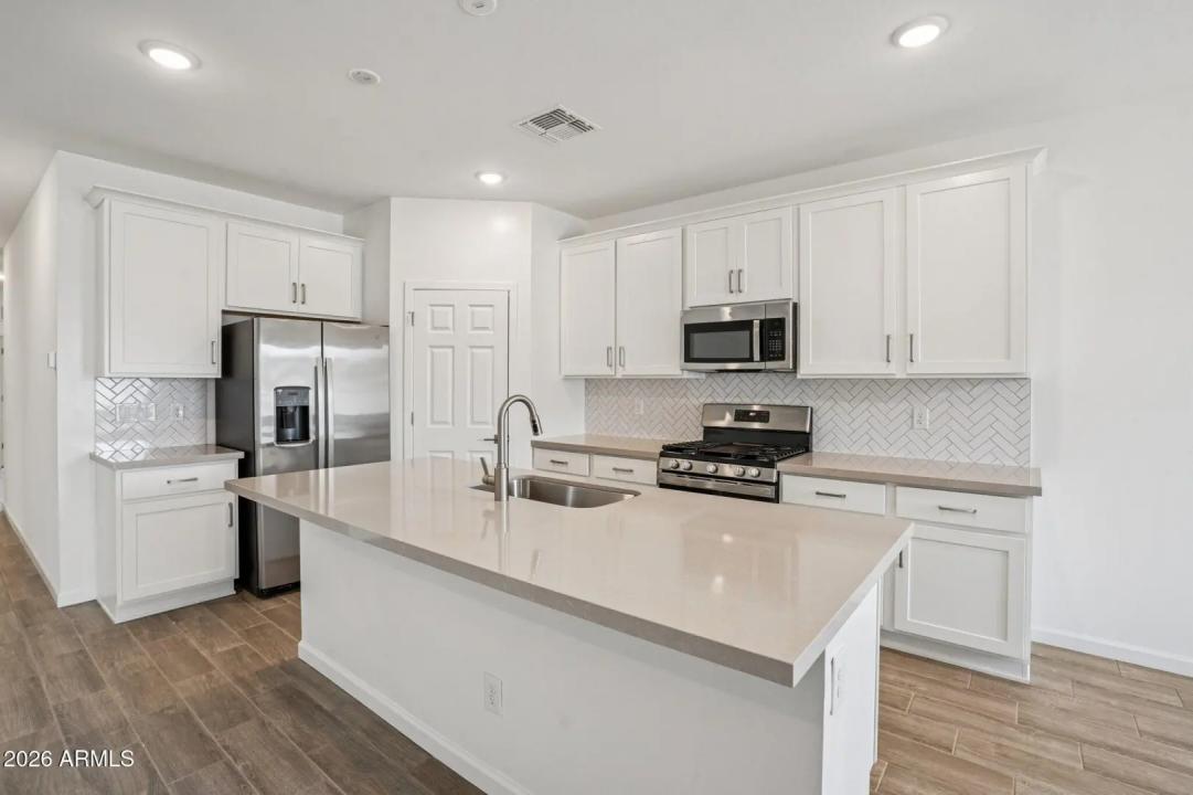 Real Estate Picture 12