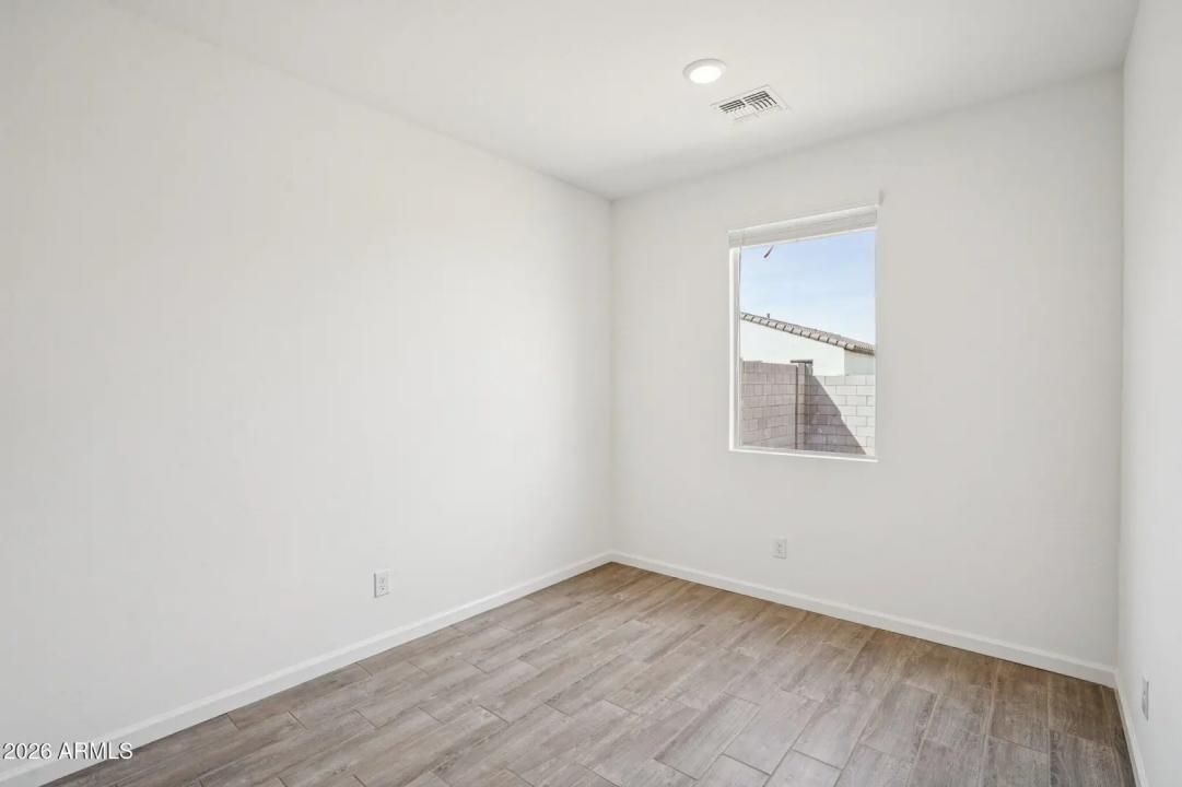 Real Estate Picture 24