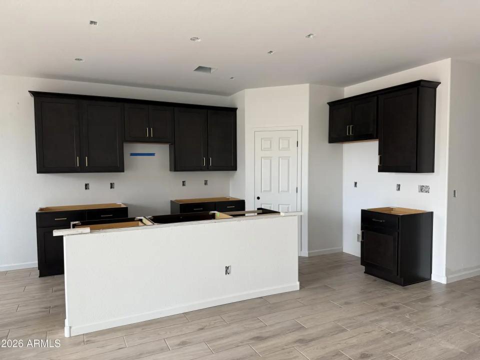 Real Estate Picture 3