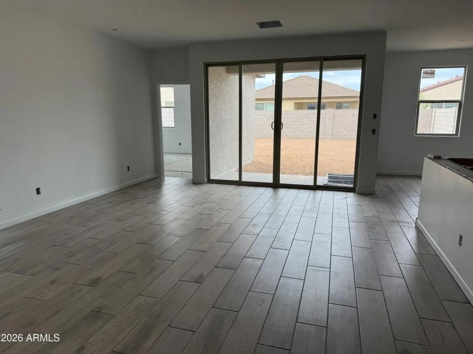 Real Estate Picture 4