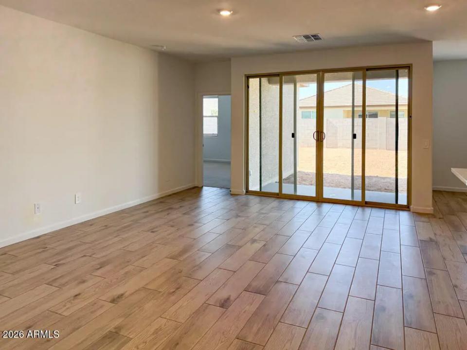 Real Estate Picture 3