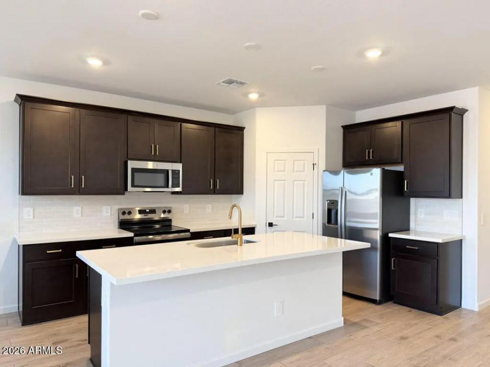 Real Estate Picture 5