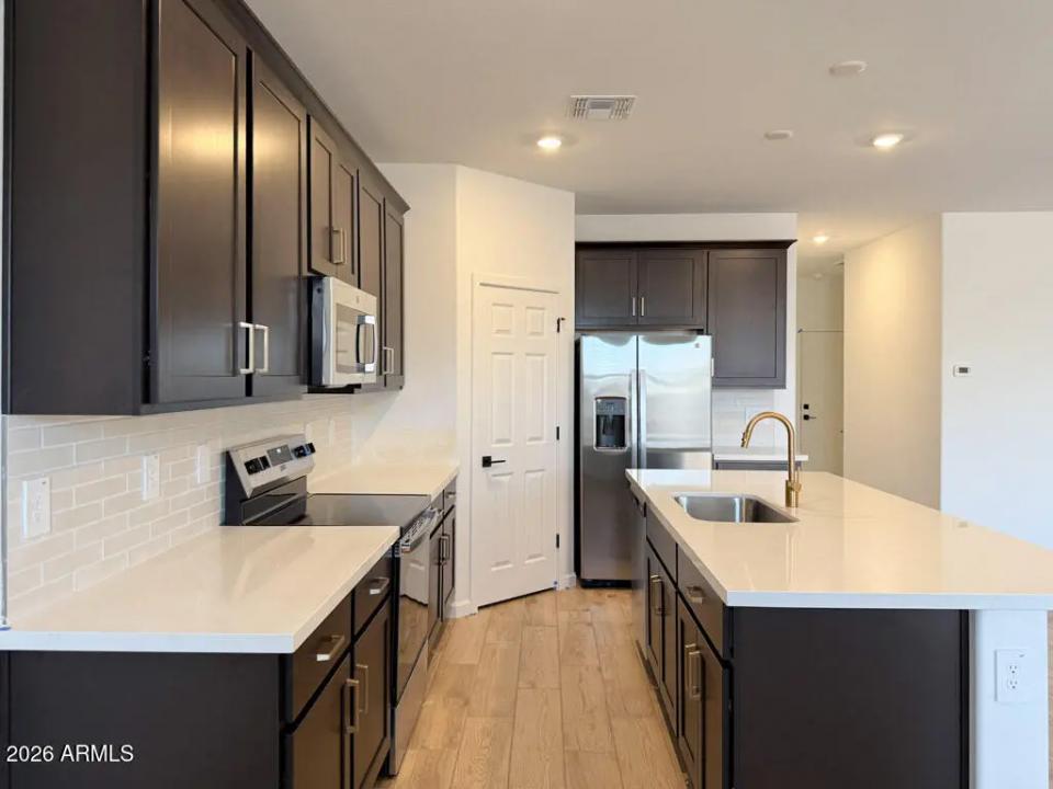 Real Estate Picture 6