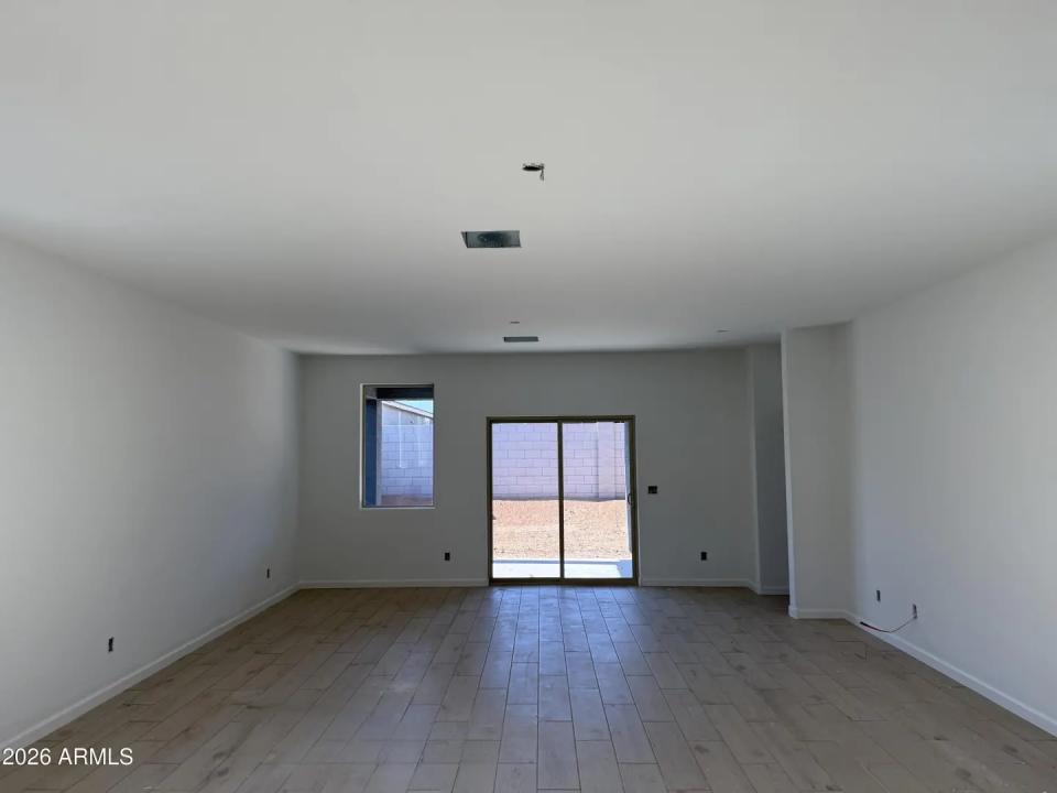 Real Estate Picture 3