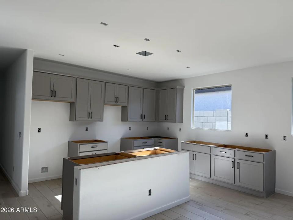 Real Estate Picture 4