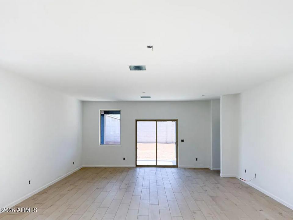 Real Estate Picture 3