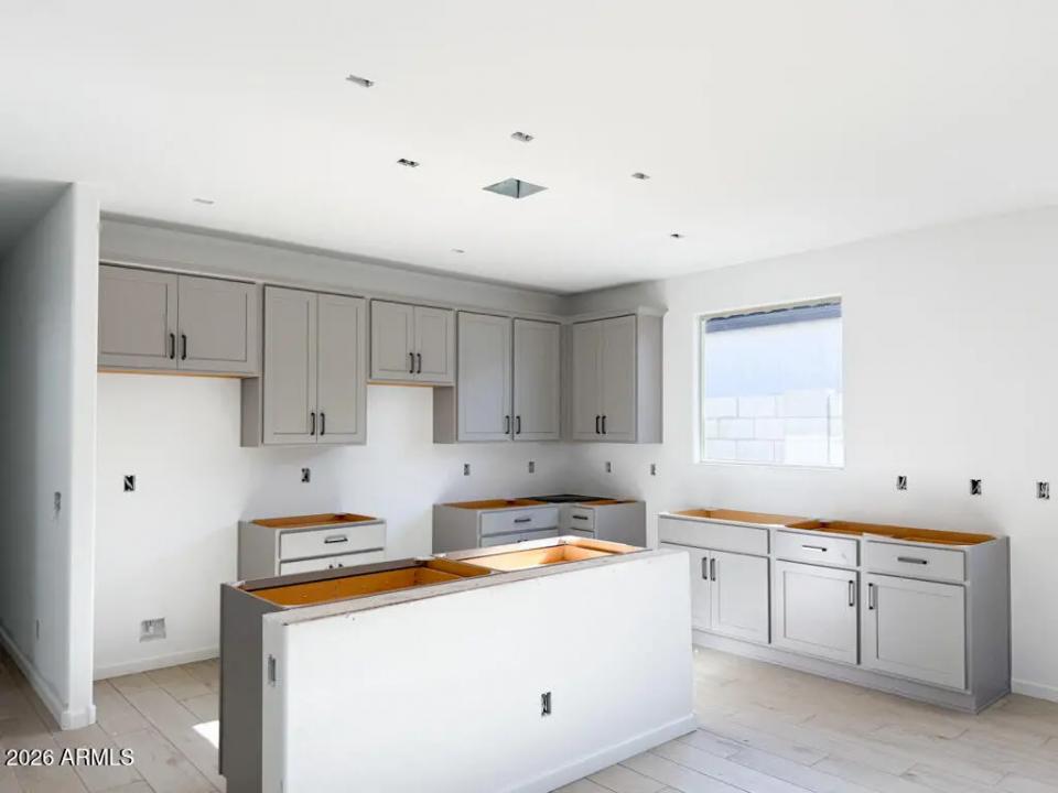 Real Estate Picture 4