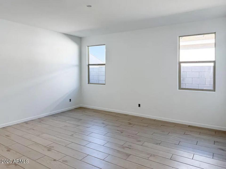 Real Estate Picture 6